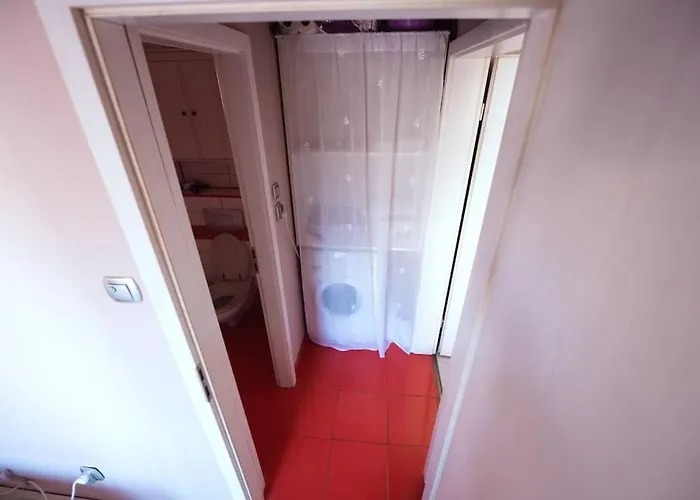 Rouge By G /centrul De Afaceri&stadion